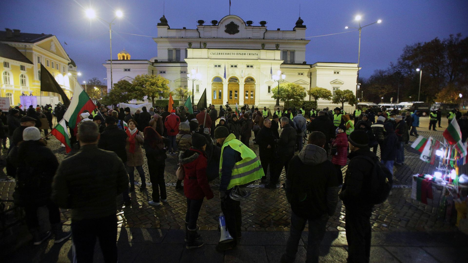 За 143-а вечер протест блокира за кратко центъра на София