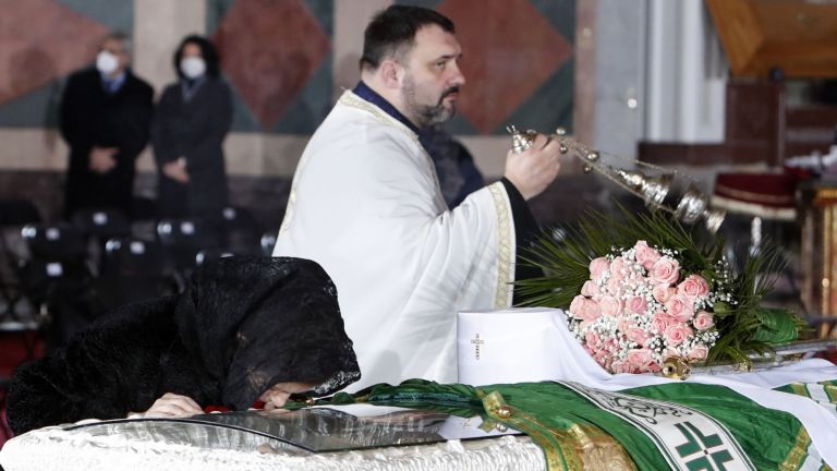 Патриархът на Сръбската православна църква Ириней бе погребан днес в