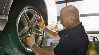 Считано от 15 ноември водачите в България са задължени от