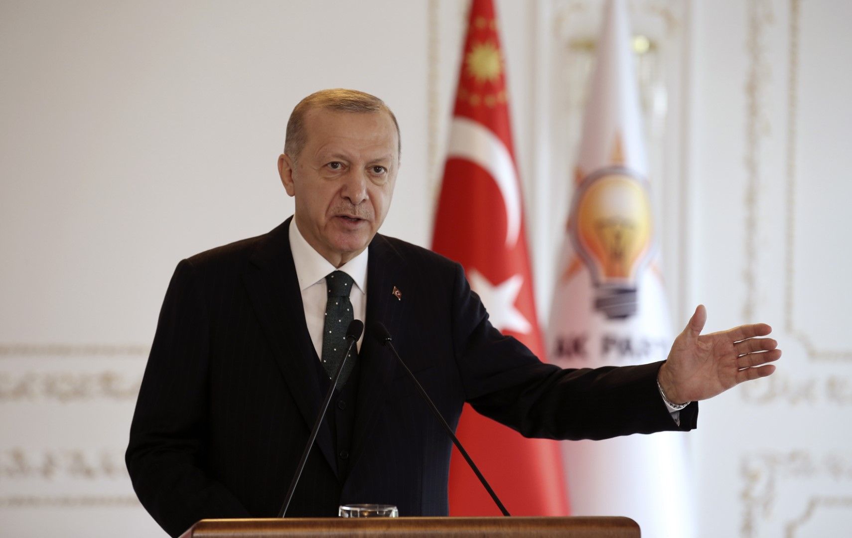 Реджеп Тайип Ердоган говори по видео връзка пред свои съпартийци на 22 ноември