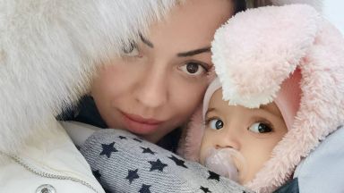 Славея Сиракова и бебе Емили: като две капки красота