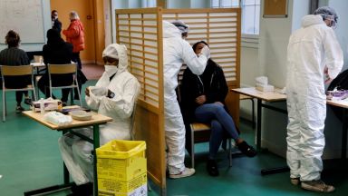 Франция ще започне да облекчава строгите мерки за изолация въведени