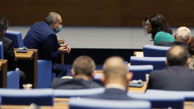 Управляващите не можаха да съберат нужната подкрепа за своя проект