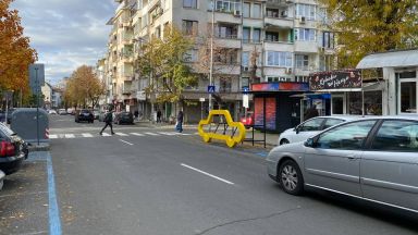 Община Бургас монтира пътни инсталации на няколко места в центъра