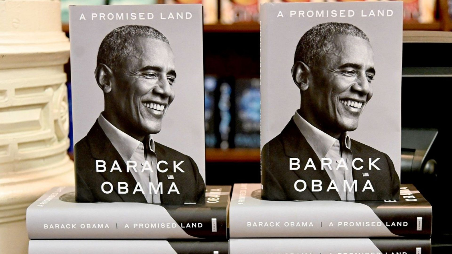 Над 3 милиона копия от мемоарите на Барак Обама продадени за месец