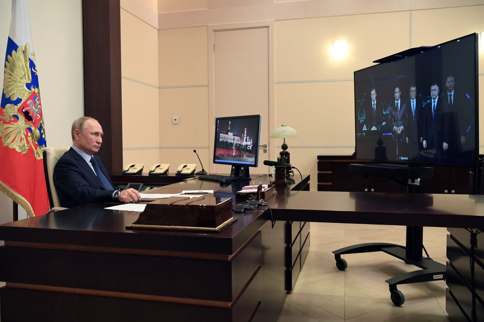 Руският президент Владимир Путин участва в церемония по откриването на нов фармацевтичен завод чрез видеоконференция в резиденция Ново-Огарево край Москва, Русия