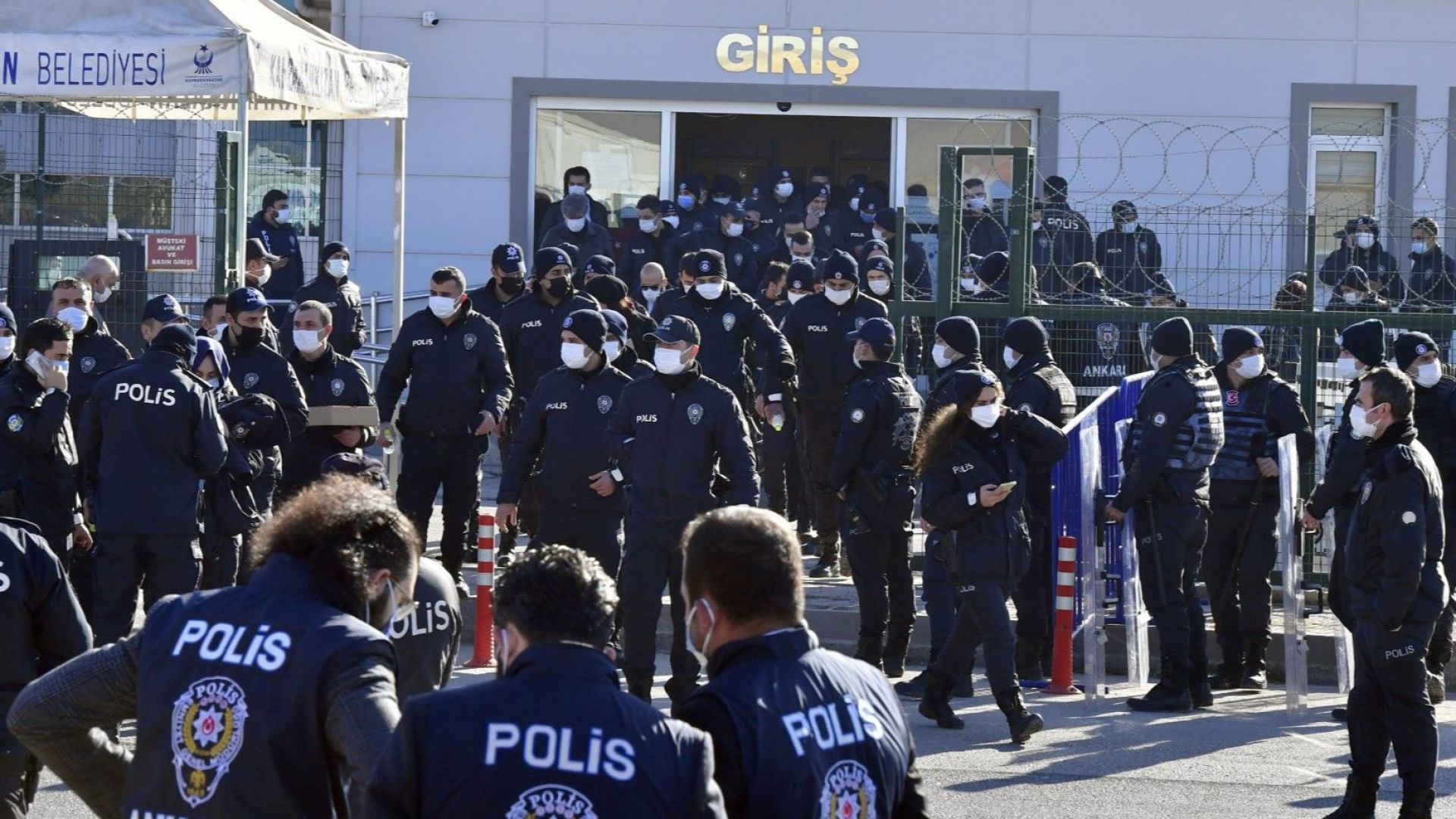 Турски съд издаде 337 доживотни присъди затвор в един ден