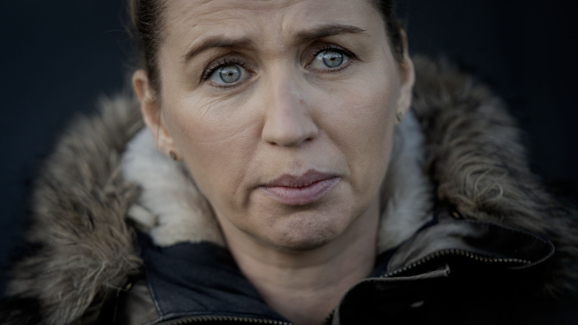 През сълзи датският премиер се извини на фермерите за унищожаването на норките (снимки)