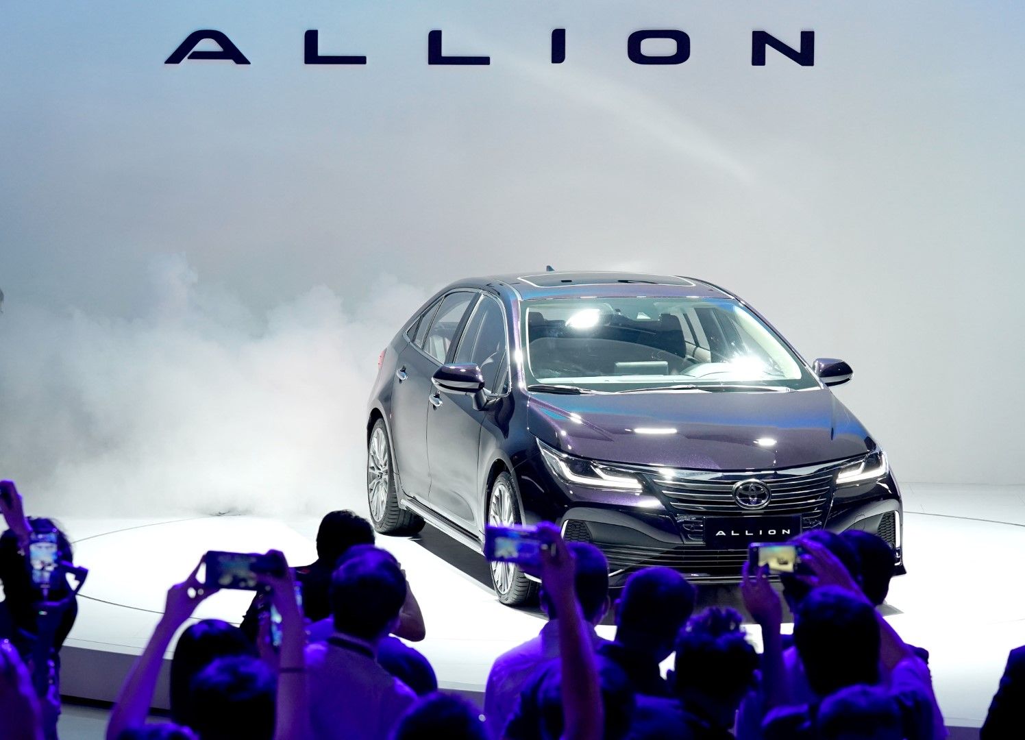 Toyota Allion. Модел, изложен на автомобилно изложение в Китай, 20 ноември