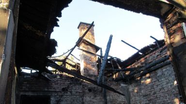 Взрив на газова бутилка разруши къща в село Бъзън Русенско