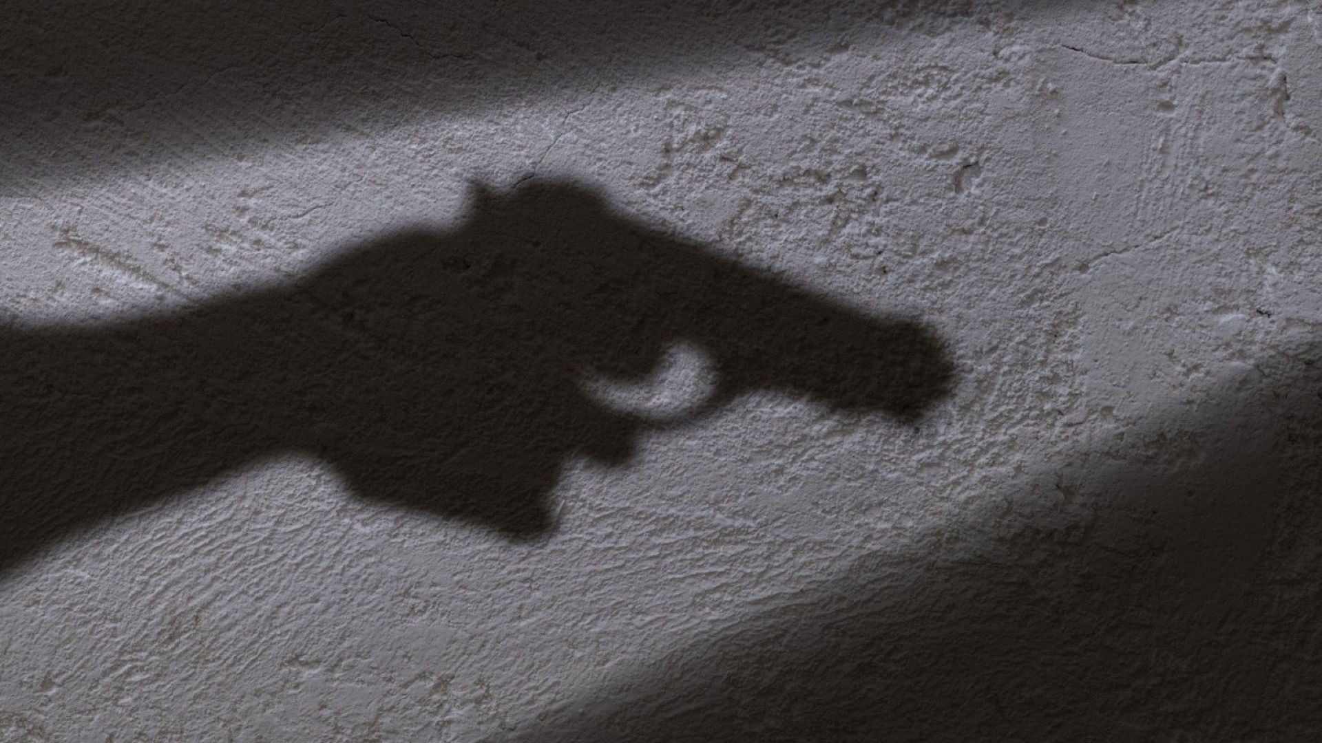 Баща стреля с пистолет по 11-годишния си син в Монтанско