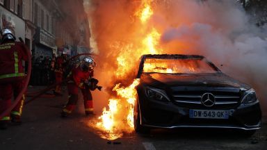 Хиляди хора се присъединиха днес към демонстрации в цяла Франция