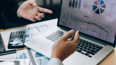 През август общият показател на бизнес климата намалява с 3 4