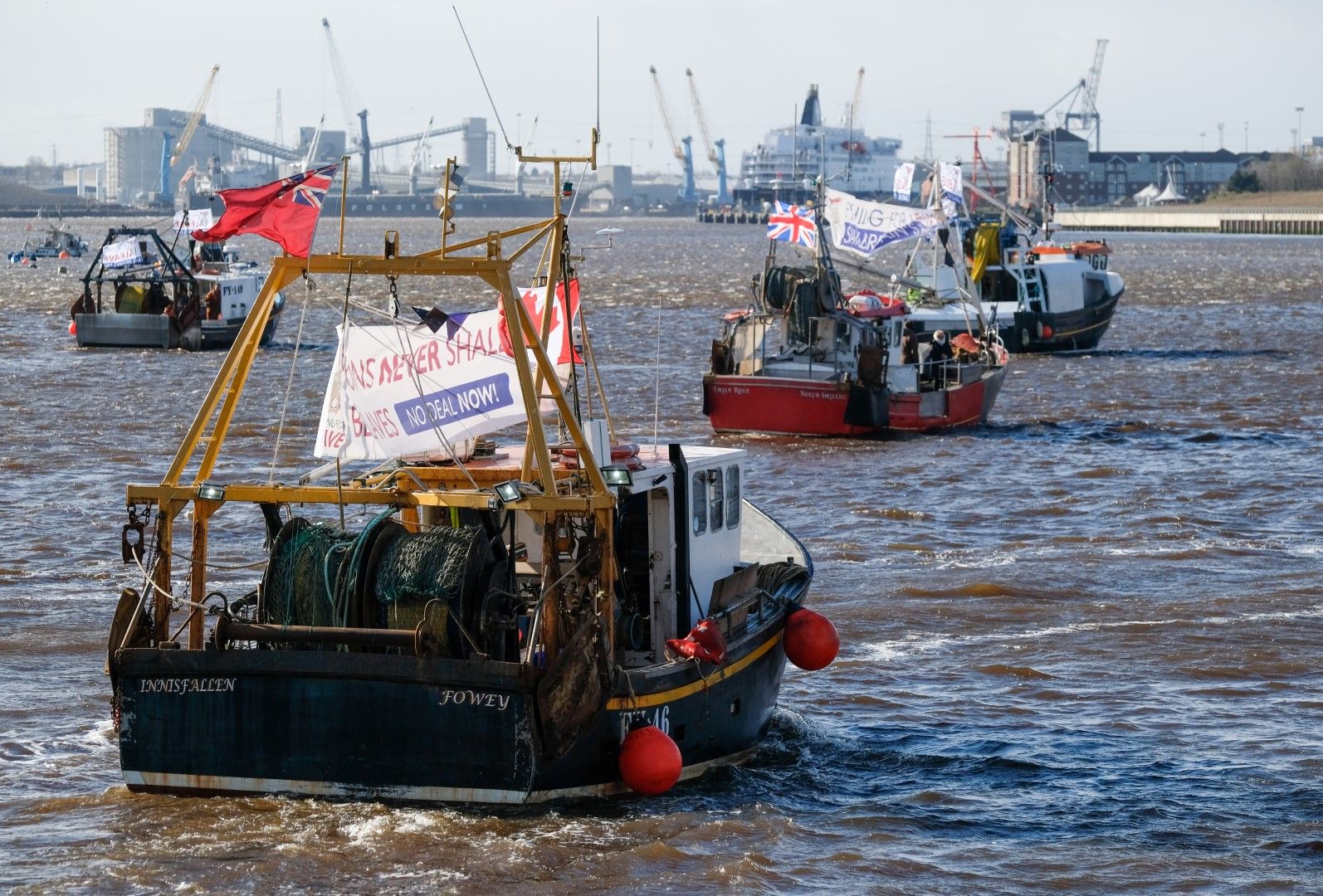 Британски рибарски кораби протестират в защита на местния риболов и против този на ЕС във водите на Обединеното кралство, март 2019 г.