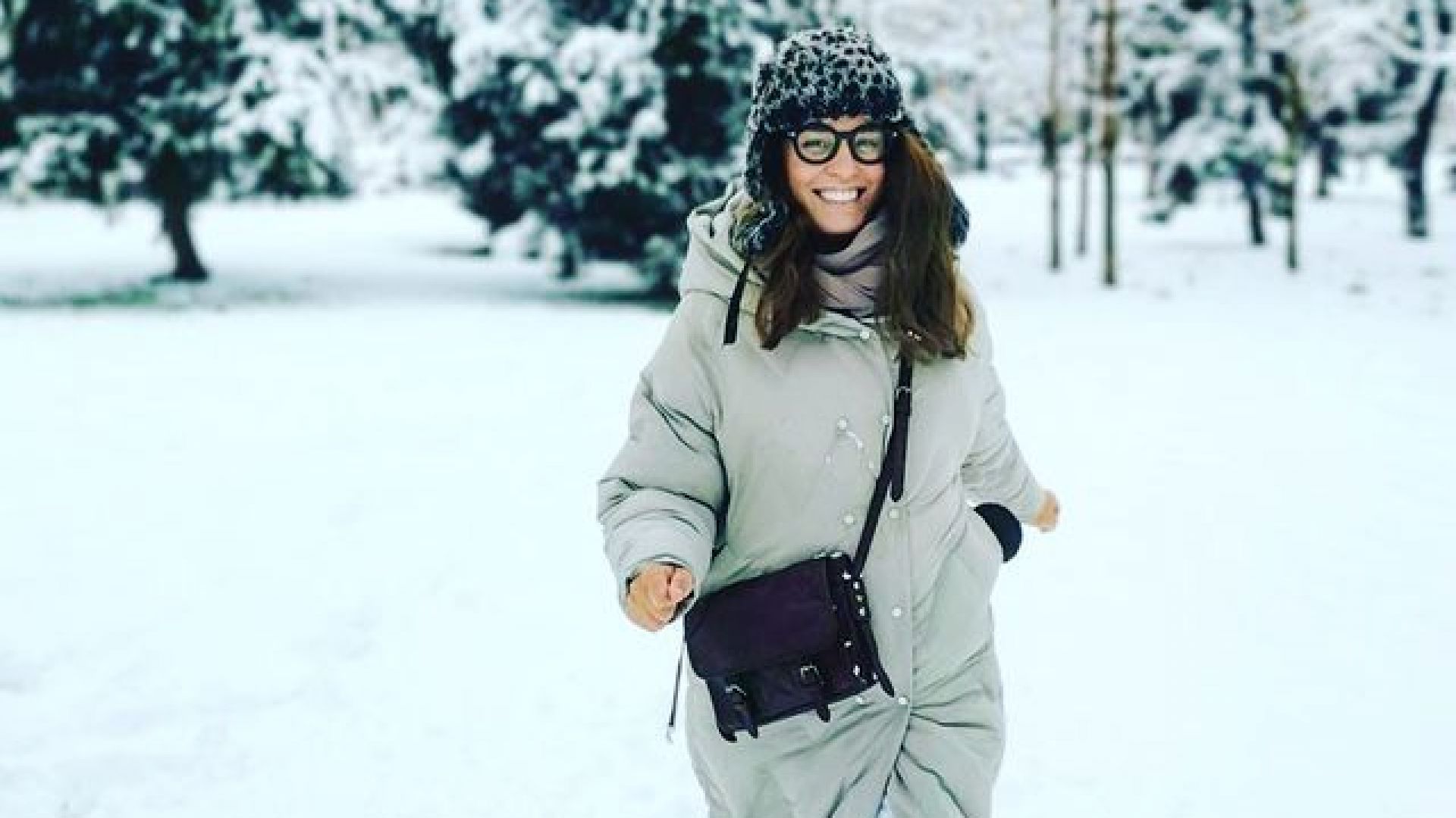 Радина Кърджилова и семейството ѝ на първа разходка в първия сняг