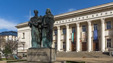 Сигнал за бомба пред Националната библиотека в София, МВР отцепи района