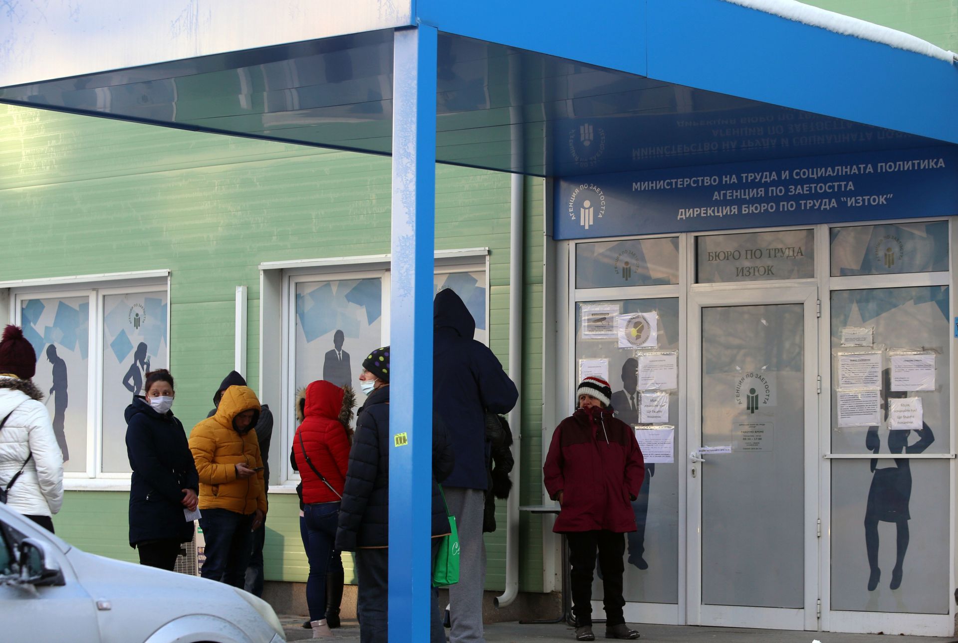 През ноември 2024 година безработните с право на обезщетение в цялата страна са 64 151 души от всички регистрирани 146 400 в бюрата по труда

