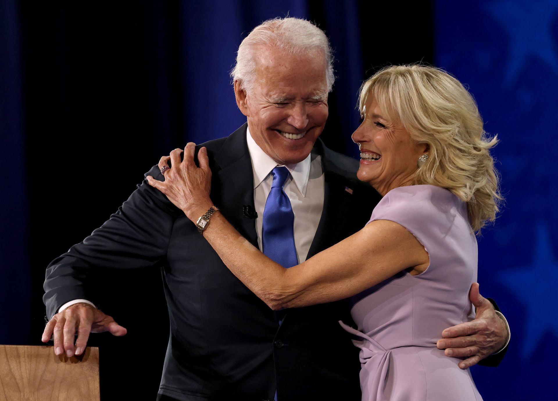 Джо и Джил Байдън - щастливи от изборната победа