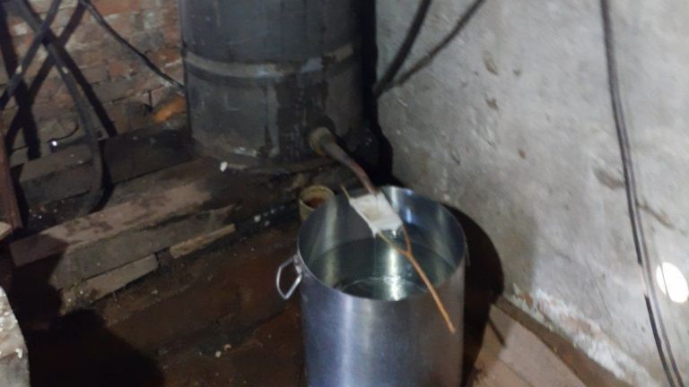 Митнически служители задържаха 979 литра течност с мирис на етилов