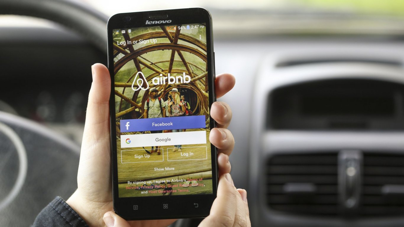 Airbnb очаква пазарна оценка от близо 34 млрд. долара