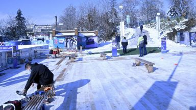 Ледената пързалка на стадион Юнак отвори врати днес Желаещите ще