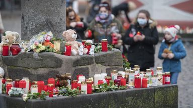 45 годишен грък и деветседмичната му дъщеричка са сред загиналите при