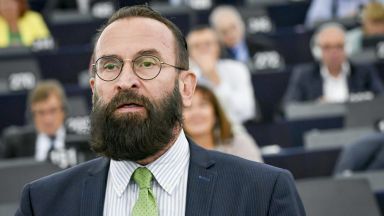 Унгарският евродепутат който подаде остава заради гейоргия с наркотици прекъсната