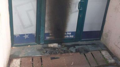 Неизвестни лица са се опитали да запалят офиса на ГЕРБ