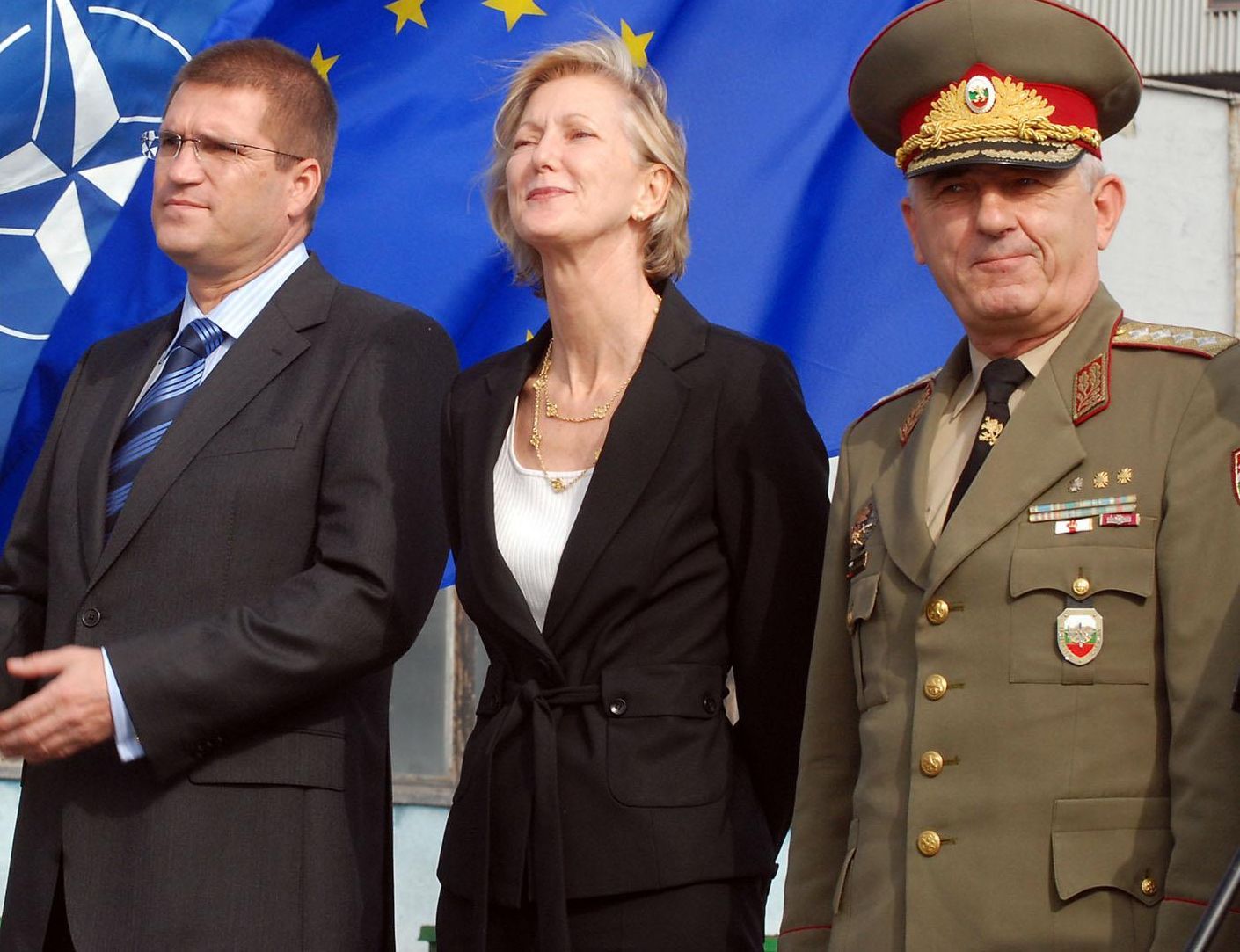 3 ноември 2008 г. - Министърът на отбраната Николай Цонев, американският посланик Нанси Макълдауни и началникът на генералния щаб на БА ген. Златан Стойков присъстват на пускането в експлоатация на 100-тонен мобилен кран във Варна