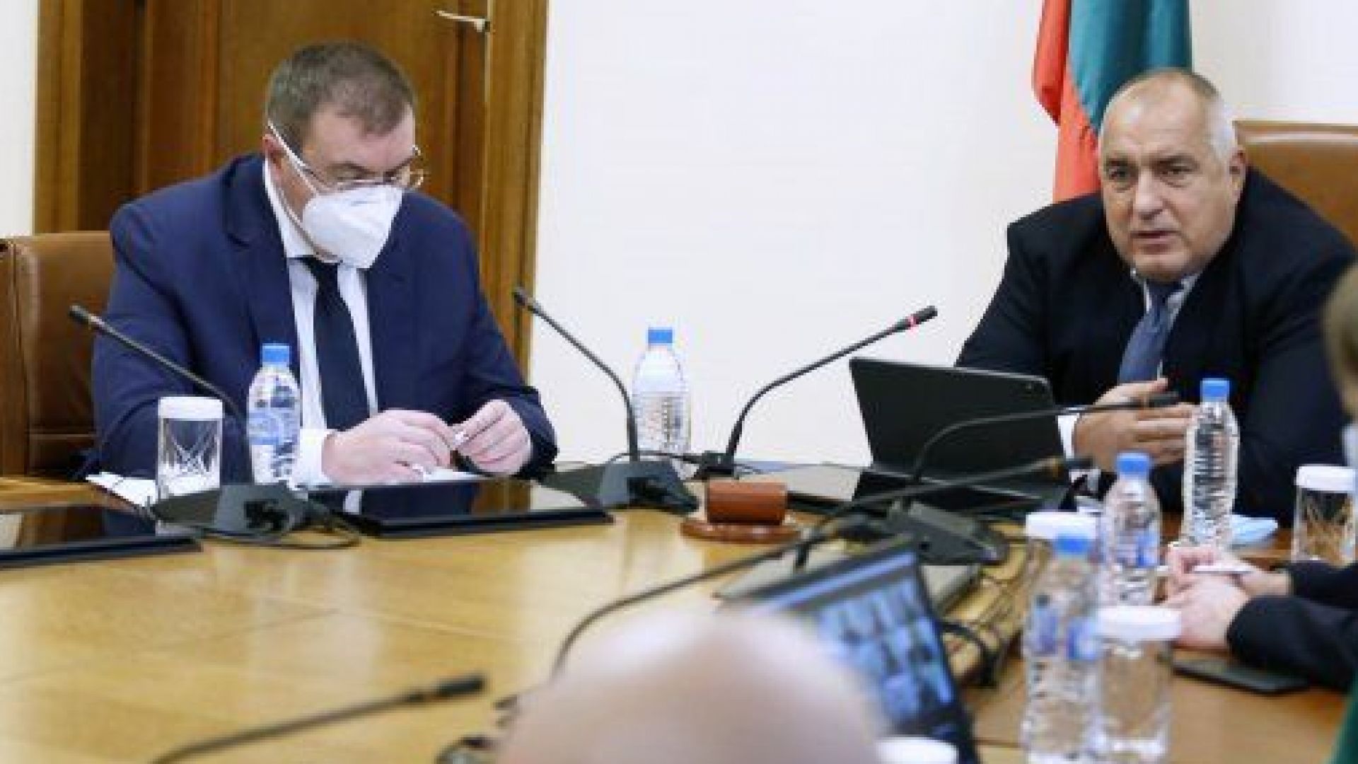 Борисов пред министрите: Българите трябва да знаят всичко за ваксините в мига, в който и ние