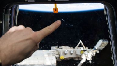 Снимка на НЛО в космоса се оказа урина от руската тоалетна
