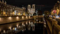 Хорът на парижката катедрала "Нотр Дам" ще изнесе концерт в обгорелия храм за Коледа