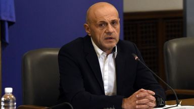 След скандала с джиповете и доклада на ОЛАФ парите трябва