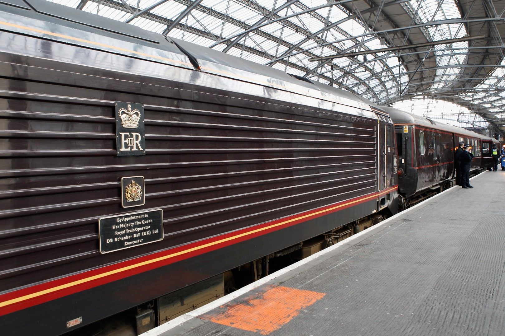 Кралският влак очаква на гарата в Ливърпул кралица Елизабет за еднодневно пътуване (снимка, 1 декември 2011 г.)
