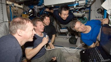 Астронавт от НАСА: Оцеляхме заради руската урина