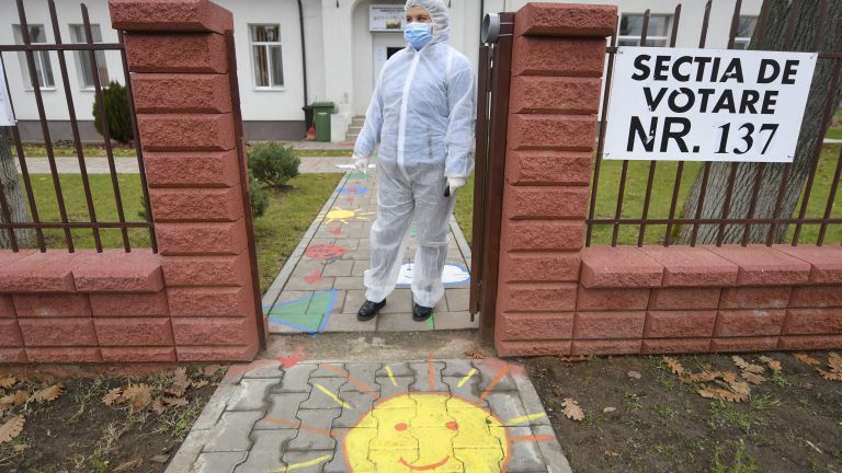 При ниска активност от около 33% и в условия на