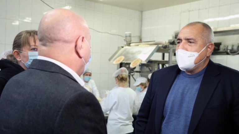 Премиерът Бойко Борисов ще се ваксинира срещу COVID-19, въпреки че