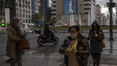 Гърция удължи днес до 7 януари строгите ограничителни мерки целящи