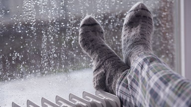 По-студено, ветровито и с превалявания от дъжд и сняг през седмицата