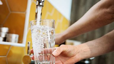 Заради силен токов удар този следобед са спрели две от