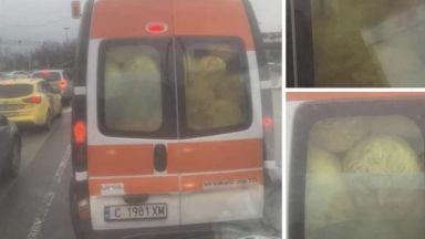 Снимка на линейка на столичния Център за спешна медицинска помощ