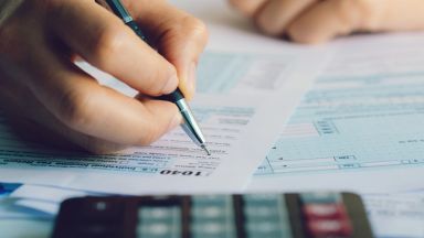 разкри че фирмата собственик на 11 сайта за фалшиви новини