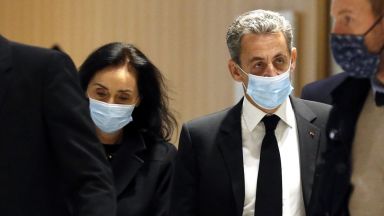 Прокурорите в процеса срещу бившия френски президент Никола Саркози призоваха