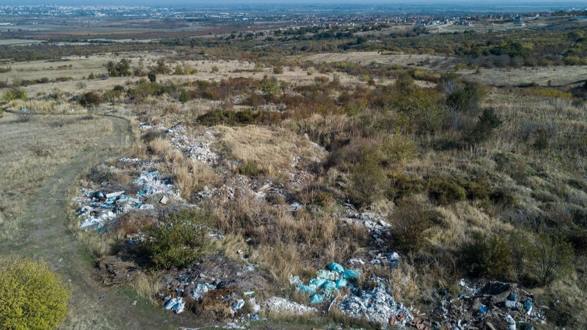 Изчистиха стотици тонове боклуци от нерегламентирано сметище край  Пловдив