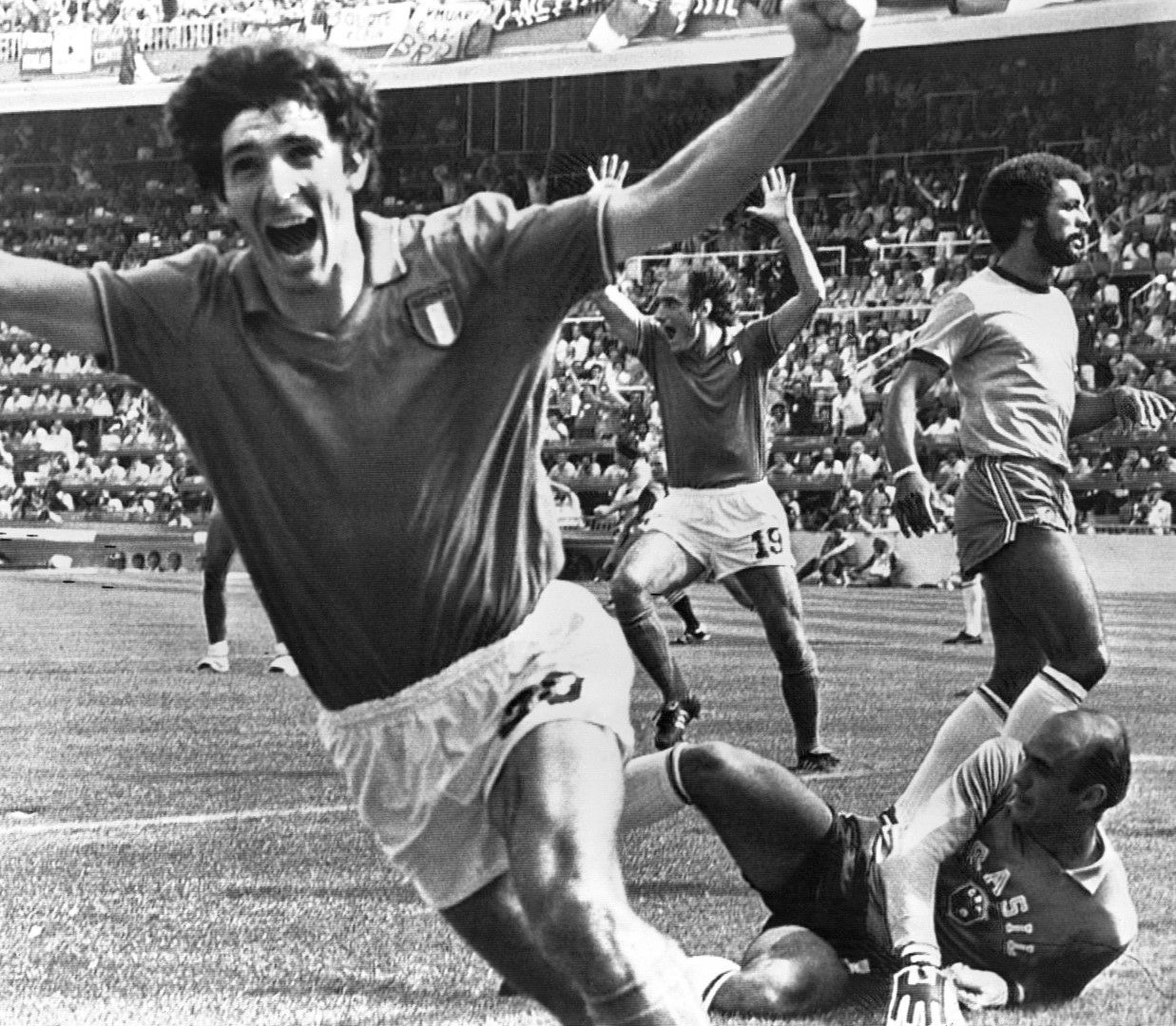 Паоло Роси бележи срещу бразилците третия гол в незабравимия мач от 5 юли 1982-ра