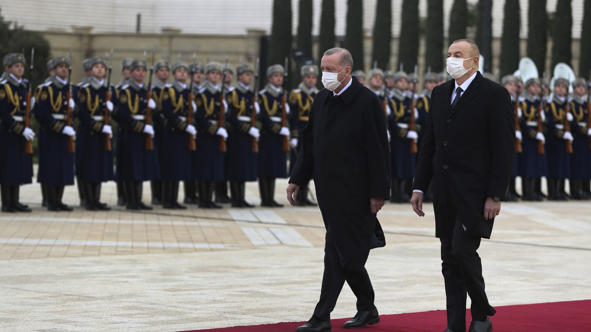Рамо до рамо с президента на Азербайджан: Ердоган поиска смяна на властта в Армения