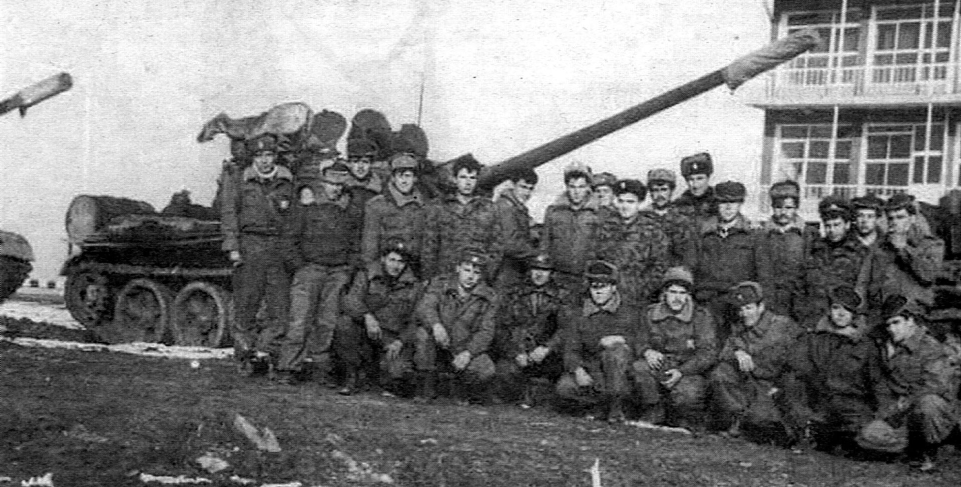  Зимата на 1990 година Танковата рота на полигона в Балабаново, малко преди нещастието 