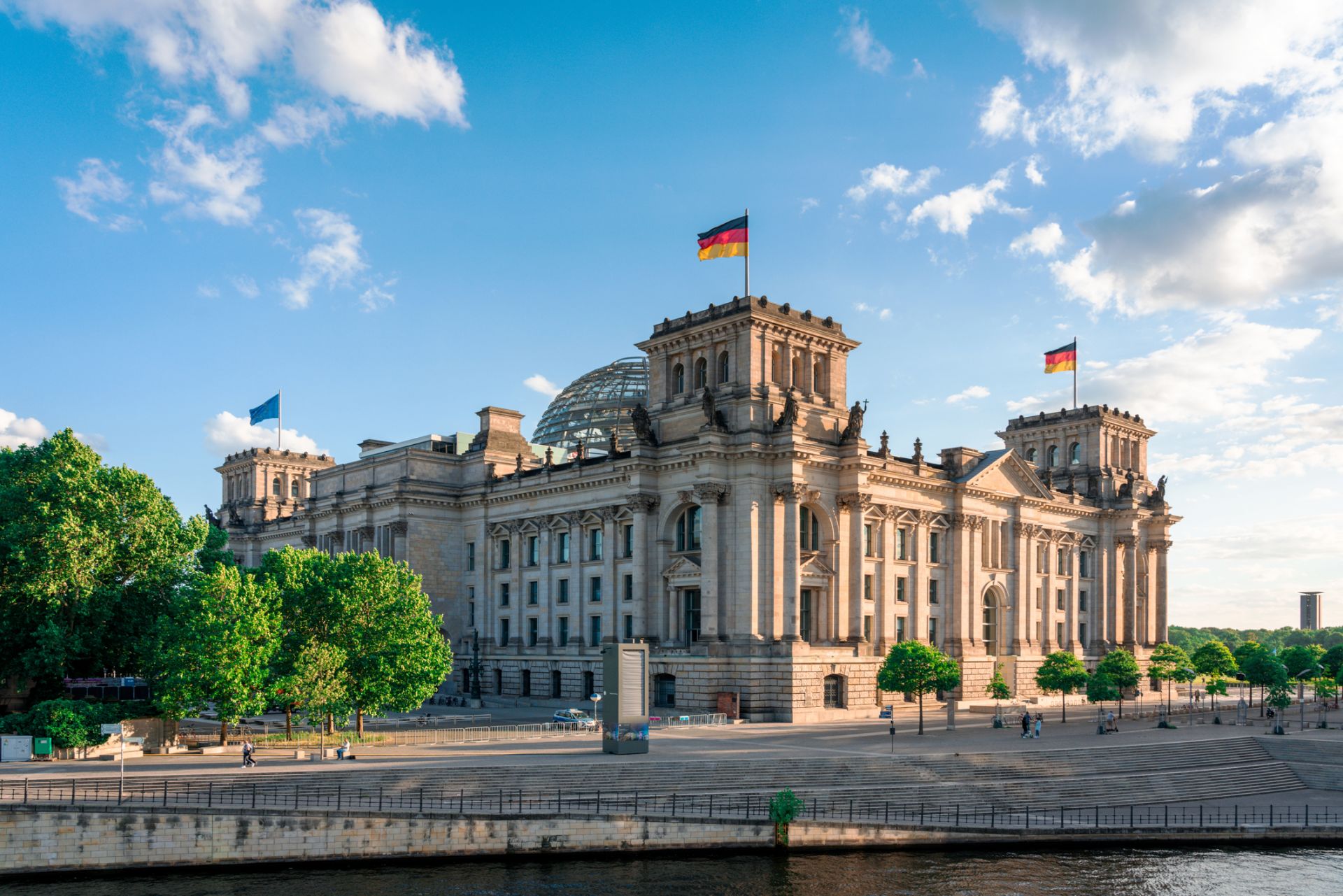 Сноудът разкри как САЩ са подслушвали и оправляващите и опозицията в немския парламент