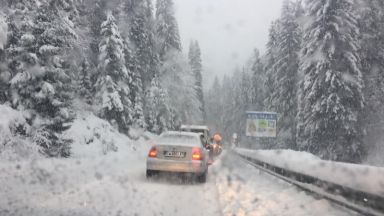 Обилният снеговалеж предизвика неприятен инцидент в местността Попина лъка над