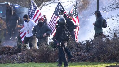 Консервативни групи които твърдят без доказателства че изборите на 3
